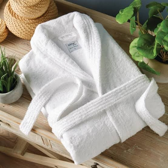 Medium size Cosy, Luxurious and soft Bathrobe(White)