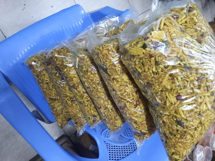 INDIAN CHEVDA WITH NUTS ie almonds ,cashew nuts ,peanuts and basil