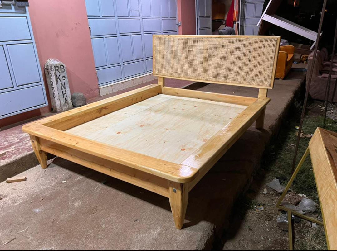 Mangowood bed