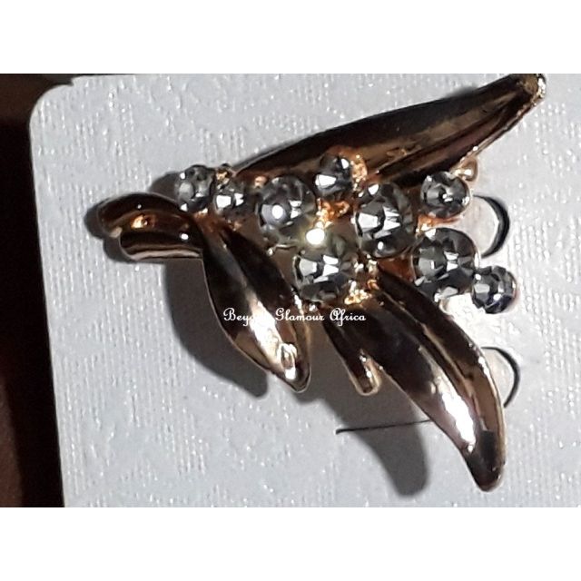Ladies Gold Tone Crystal Flower Brooch