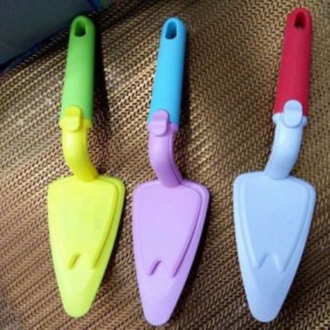 Cake trowel